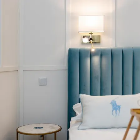 Luxurious Studio Old Town By Renters