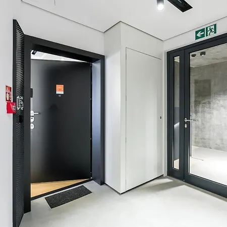 Luxurious Studio Old Town By Renters Apartment *