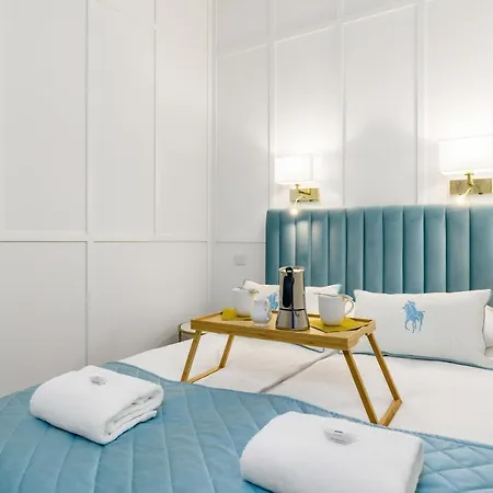 Luxurious Studio Old Town By Renters