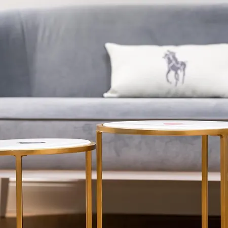 Luxurious Studio Old Town By Renters