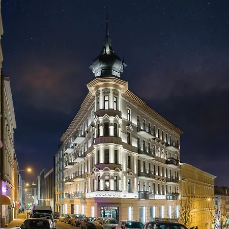 Luxurious Studio Old Town By Renters