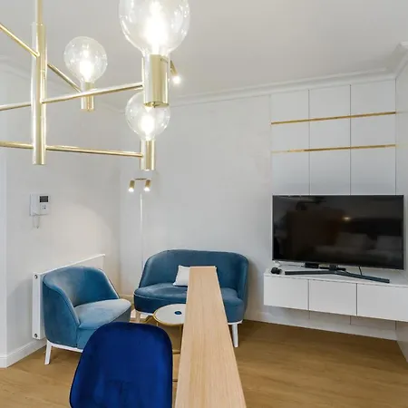 Luxurious Studio Old Town By Renters