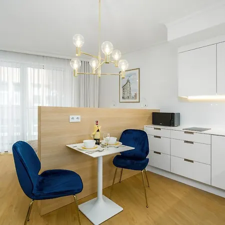 Luxurious Studio Old Town By Renters