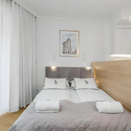 Luxurious Studio Old Town By Renters *